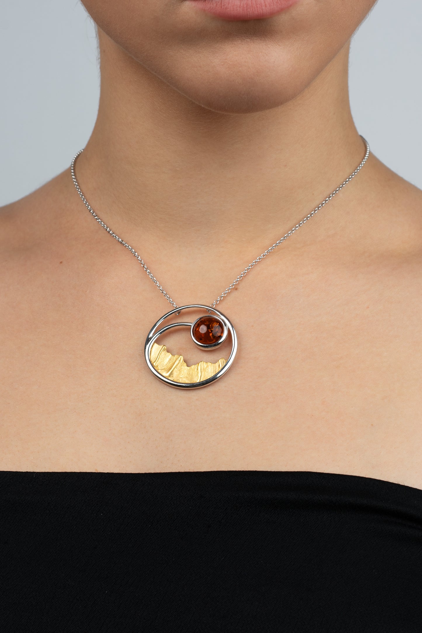 Gold-plated Silver Necklace With Honey-colored Amber “Aurea Unda“