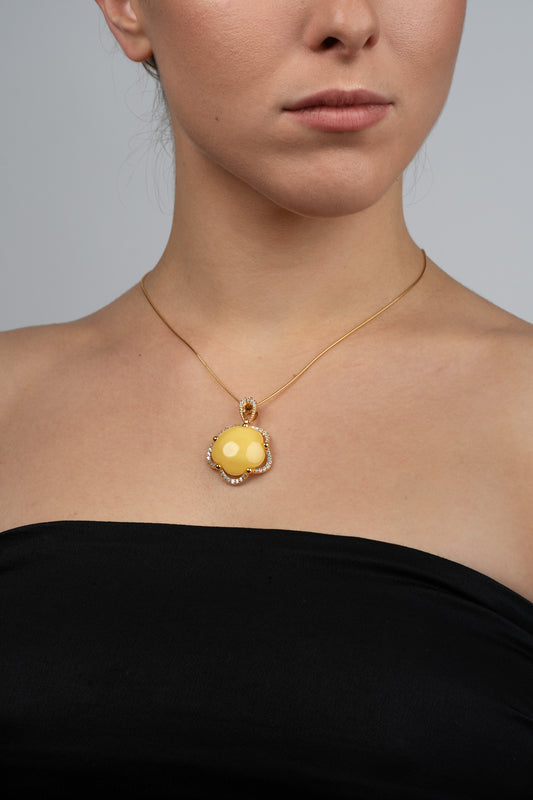 Paauksuotas gintarinis pakabukas su geltonu gintaru "Aura Solis"