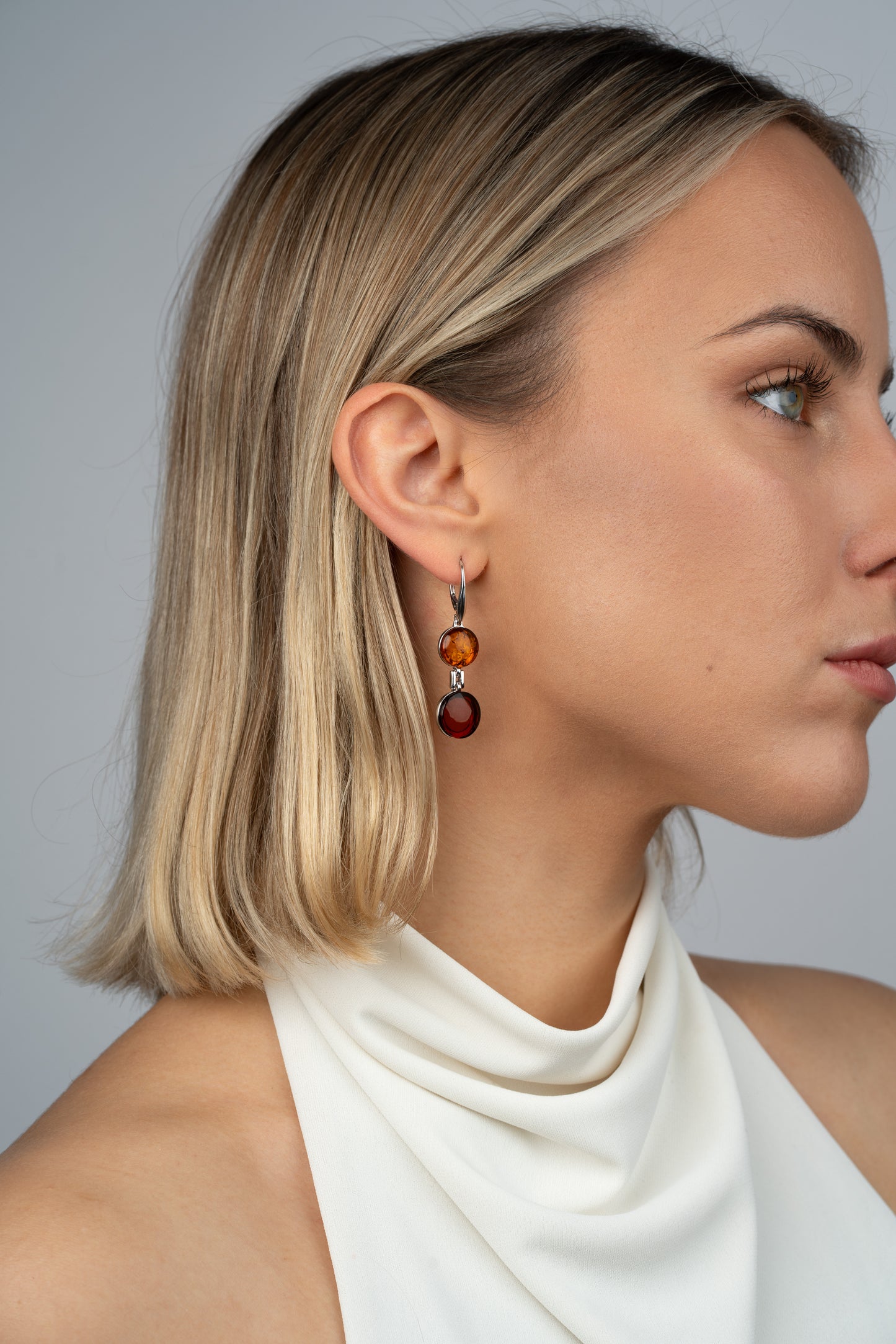 Sidabriniai auskarai su vyšnių ir medaus spalvos gintaru „Ambarum Duo"