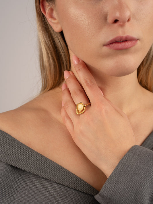 Paauksuotas gintaro žiedas su geltonu gintaru „Aurum Fluidum“