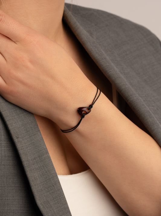 Gold-Plated Minimalist Amber Bracelet "Noctis Anima"