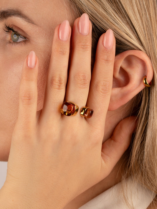 Paauksuotas gintarinis žiedas su konjako spalvos gintaru „Aurea Regia“