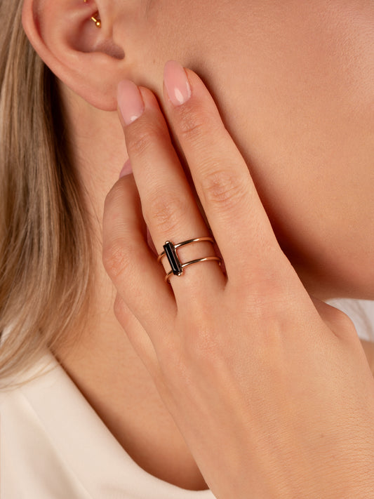 Sidabrinis gintarinis žiedas su vyšninės spalvos gintaru „Tenebris Linea“