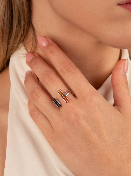 Sidabrinis gintaro žiedas su medaus ir vyšninės spalvos gintaru „Dualis“