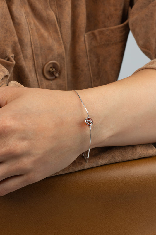 Minimalist Silver Bracelet with Honey-Colored Amber "Lux Antiqua"