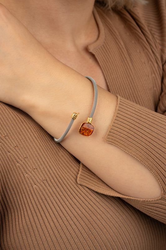 Elegant Silver Bracelet with Honey Amber "Serenum Ignis"