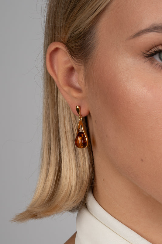 Paauksuoti gintariniai auskarai su medaus spalvos gintaru „Pax Ignita“
