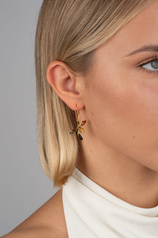 Paauksuoti gintariniai auskarai su įvairiaspalviu Baltijos gintaru „Fructus Vitae“