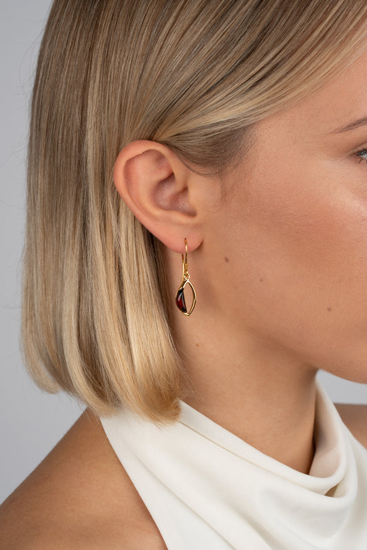 Paauksuoti gintariniai auskarai su vyšninės spalvos gintaru "Lacrima Ventus"