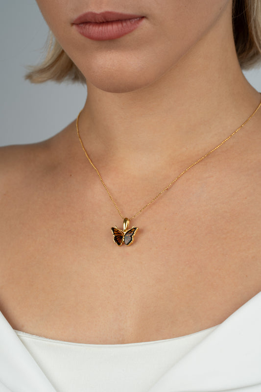 Paauksuotas gintarinis skaidraus gintaro pakabukas „Aurea Papilio“