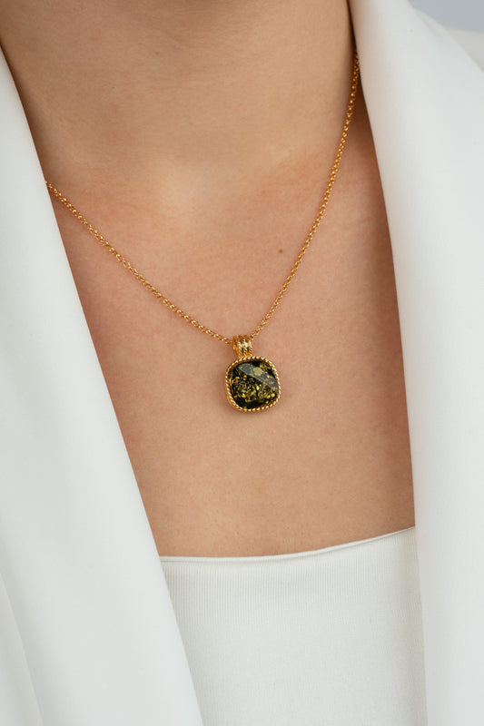 Paauksuotas gintarinis pakabukas su žaliu gintaru "Flamma Viridis"