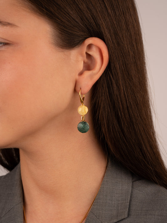 Paauksuoti gintariniai auskarai su pieniniu Baltijos gintaru „Terra Aurum“