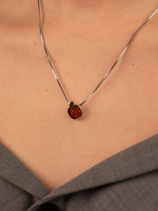 Sidabrinis gintaro pakabukas su medaus spalvos gintaru „Crescentia Aurum“