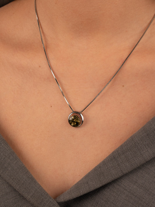 Sidabrinis žaliojo gintaro pakabukas „Porta Stellarum Argentum“