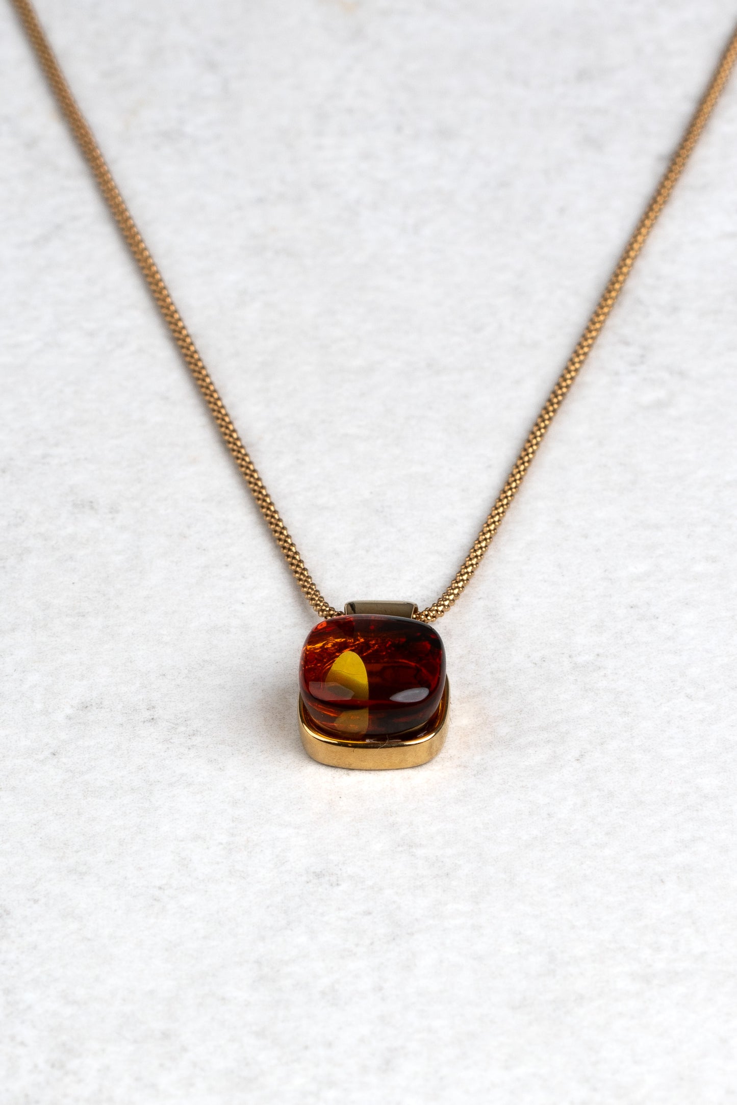 Modern Gold-Plated Pendant with Honey-Colored Amber "Aurea Splendor"
