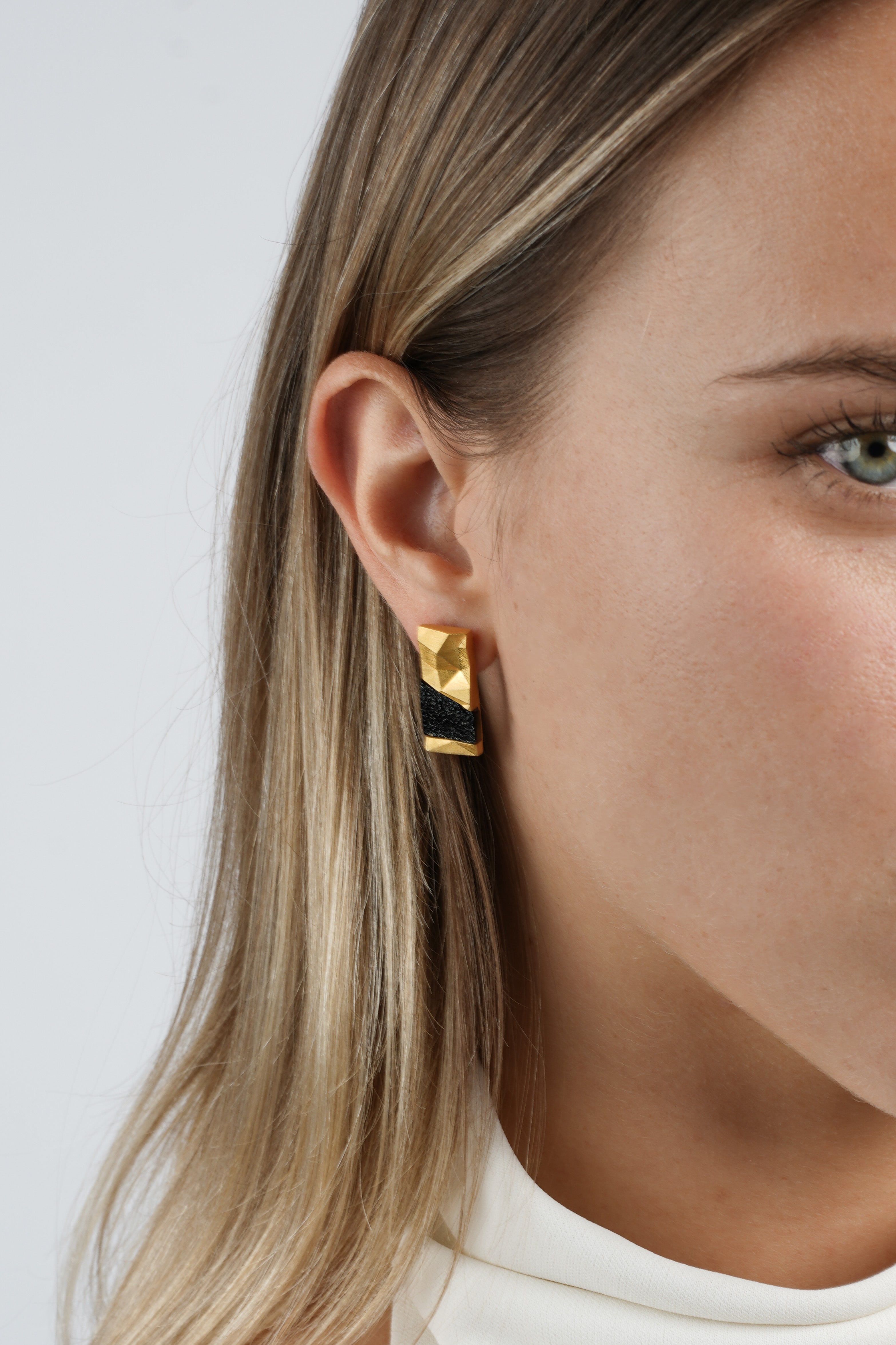 Gold-Plated Earrings with Cherry Amber "Fragmenta Imperii – Modo"