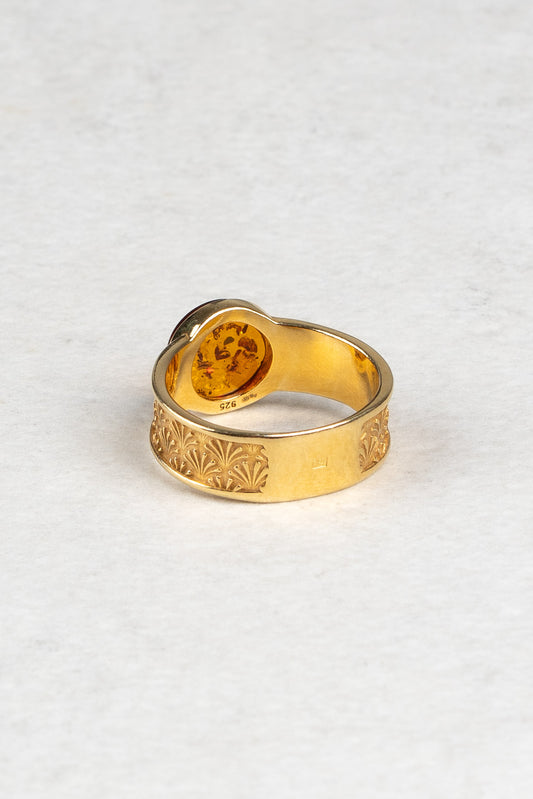 Paauksuotas gintaro žiedas su medaus spalvos gintaru „Memoria Naturae“