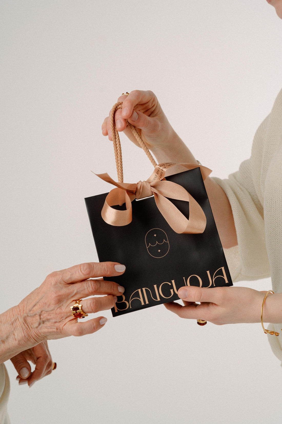 Gifts for Her: How to Choose a Meaningful & Original Present | BANGUOJA