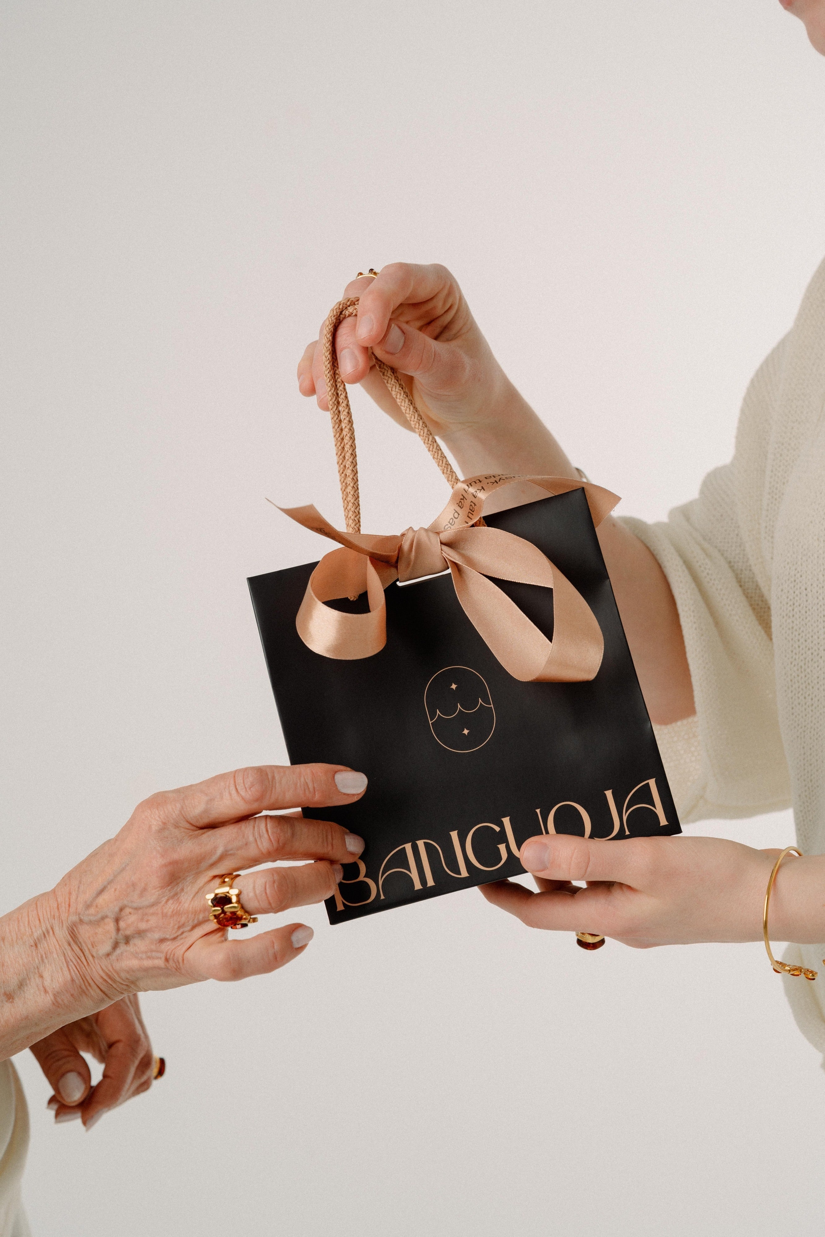Gifts for Her: How to Choose a Meaningful & Original Present | BANGUOJA