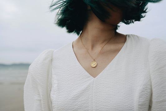 How to consciously choose jewelry and accessories?