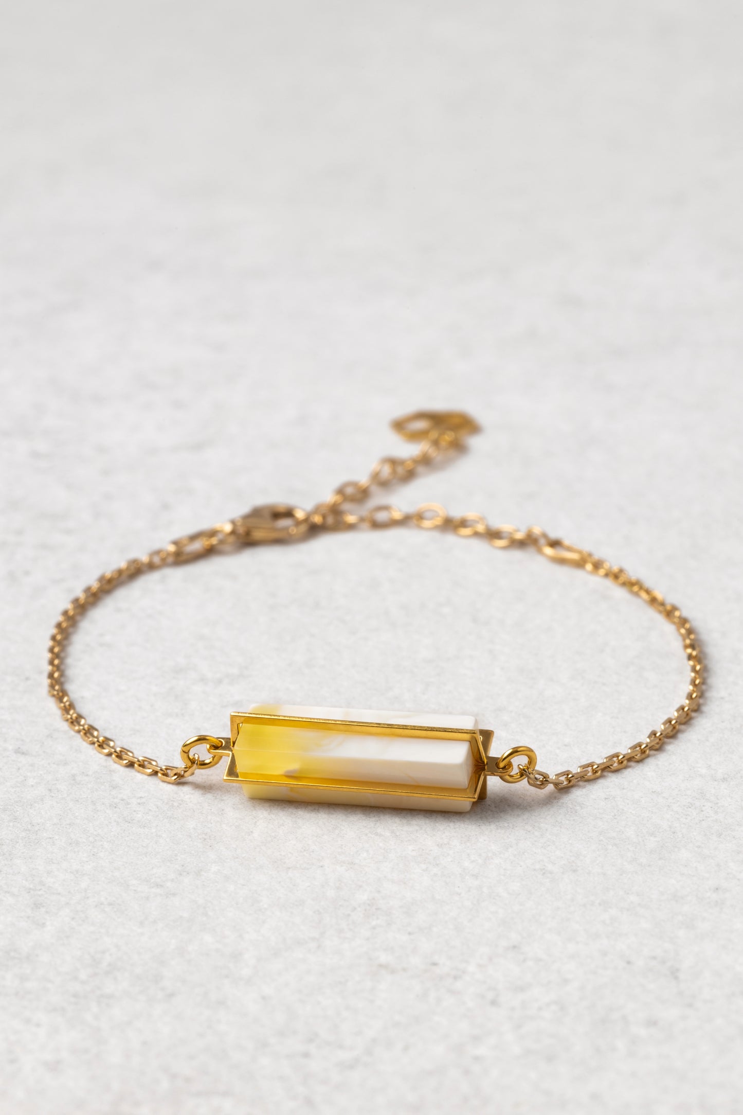 Gold-Plated Amber Bracelet “Alba Prisma”