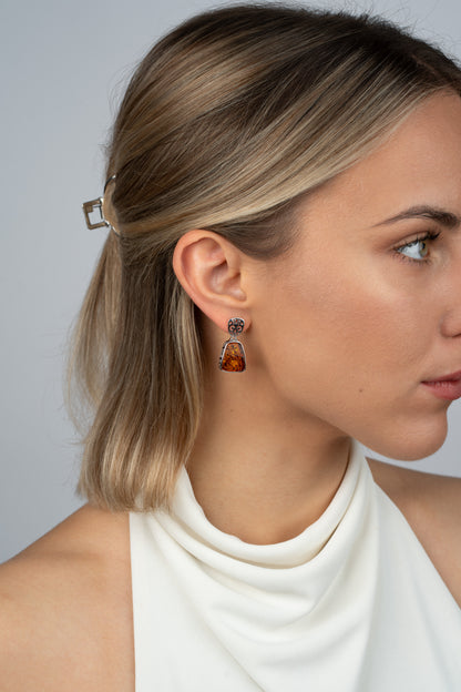 Elegantiški sidabriniai auskarai su medaus spalvos gintaru „Spiritus Ambrae“