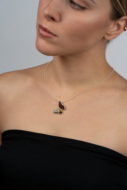 Sidabrinis gintarinis pakabukas su skaidriu medaus spalvos gintaru „Alae Solis“