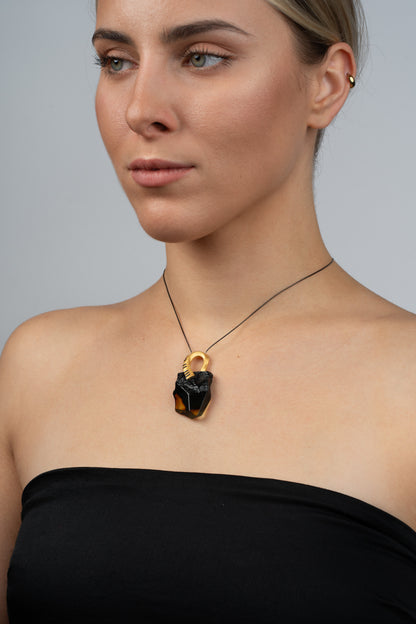 Išskirtinis Baltijos gintaro pakabukas "Pianinum Imperfectum - Atrum Cor"