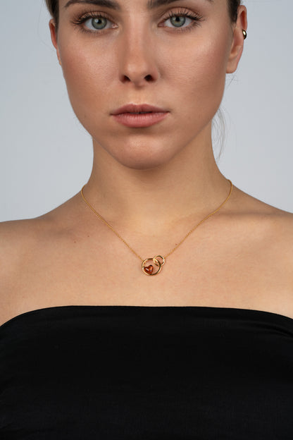 Paauksuotas gintarinis pakabukas su medaus spalvos gintaru „Nodus Amor“