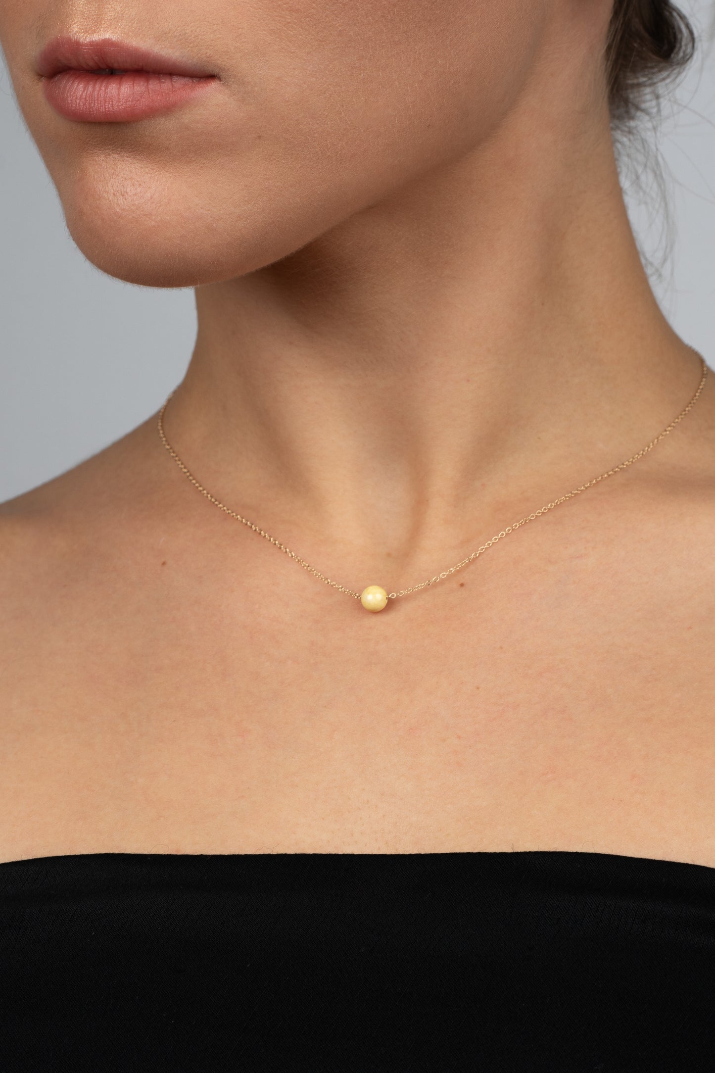 Paauksuotas vėrinys su pienišku Baltijos gintaru „Solitas“