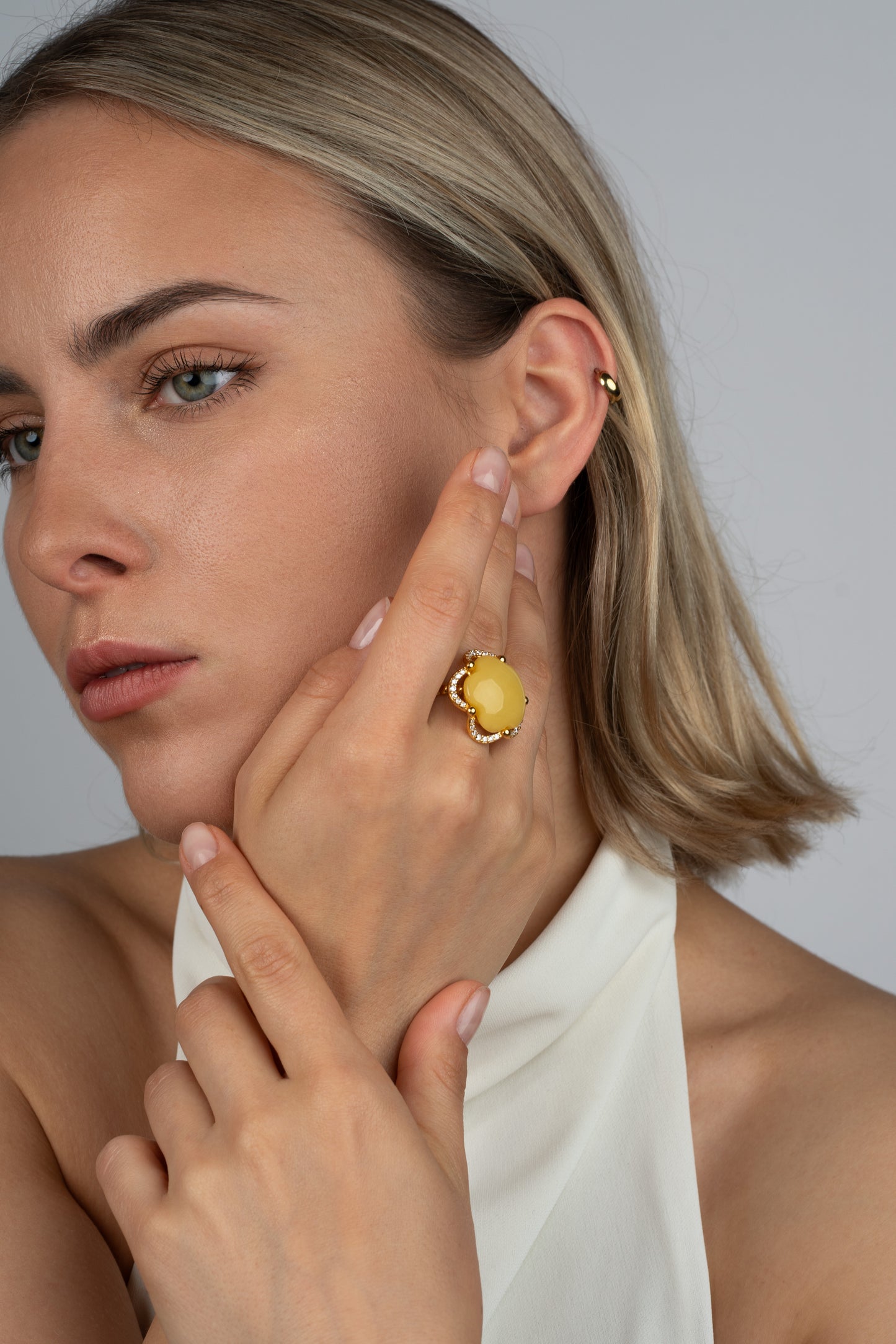 Prabangus paauksuotas gintaro žiedas „Sol Floreus“