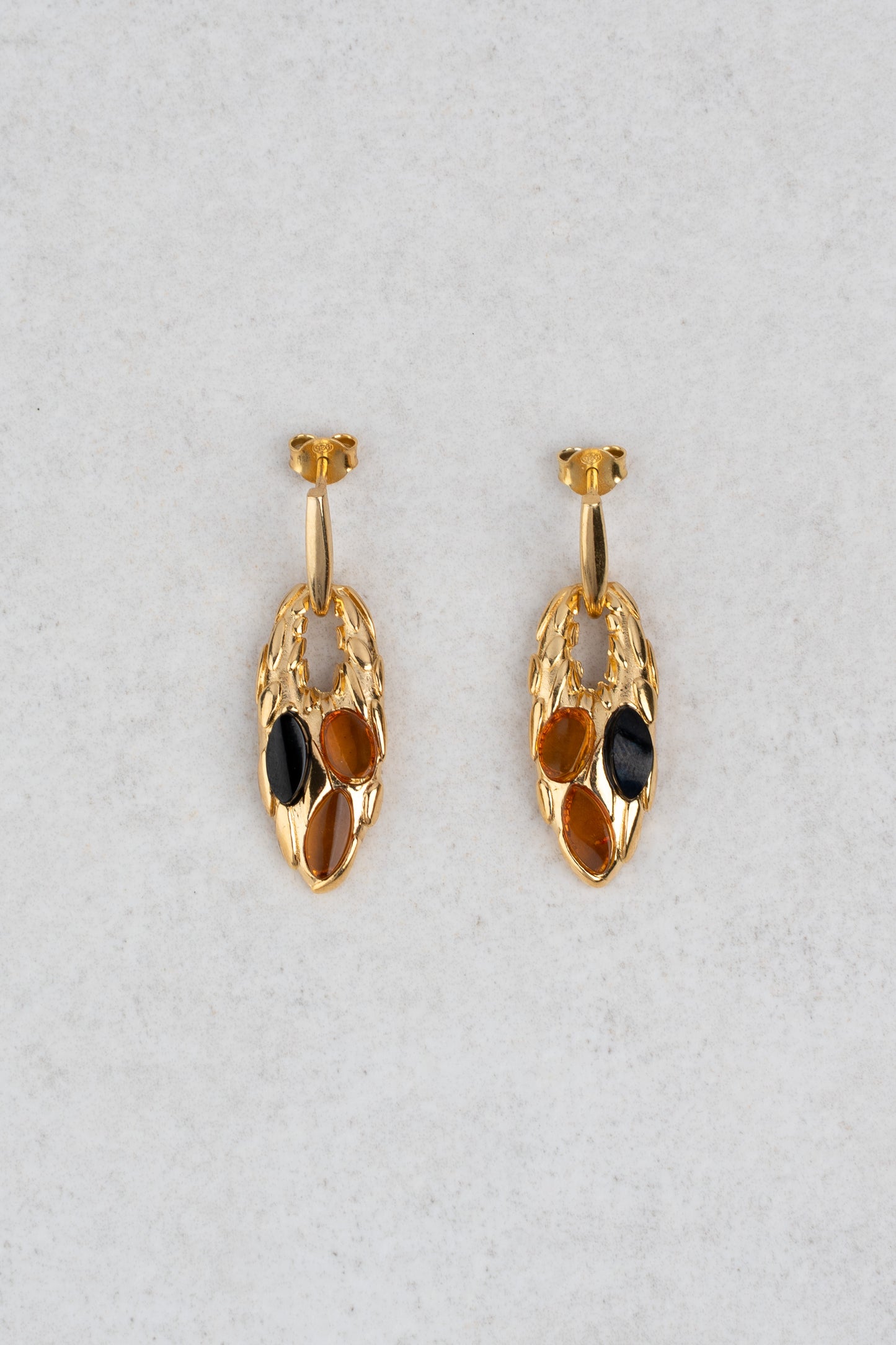 Modernūs paauksuoti gintaro auskarai „Lacrima Solis“