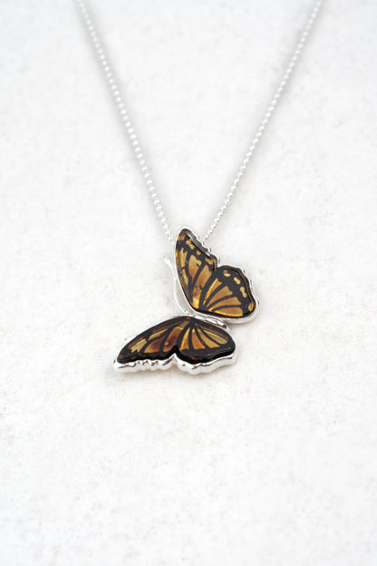 Sidabrinis gintarinis pakabukas su skaidriu medaus spalvos gintaru „Alae Solis“