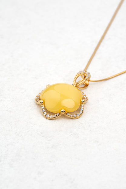 Paauksuotas gintarinis pakabukas su geltonu gintaru "Aura Solis"