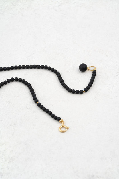 Paauskuotas gintaro pakabukas su matiniu vyšniniu gintaru "Ignis Nox"