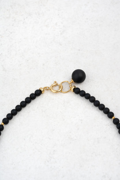 Paauskuotas gintaro pakabukas su matiniu vyšniniu gintaru "Ignis Nox"