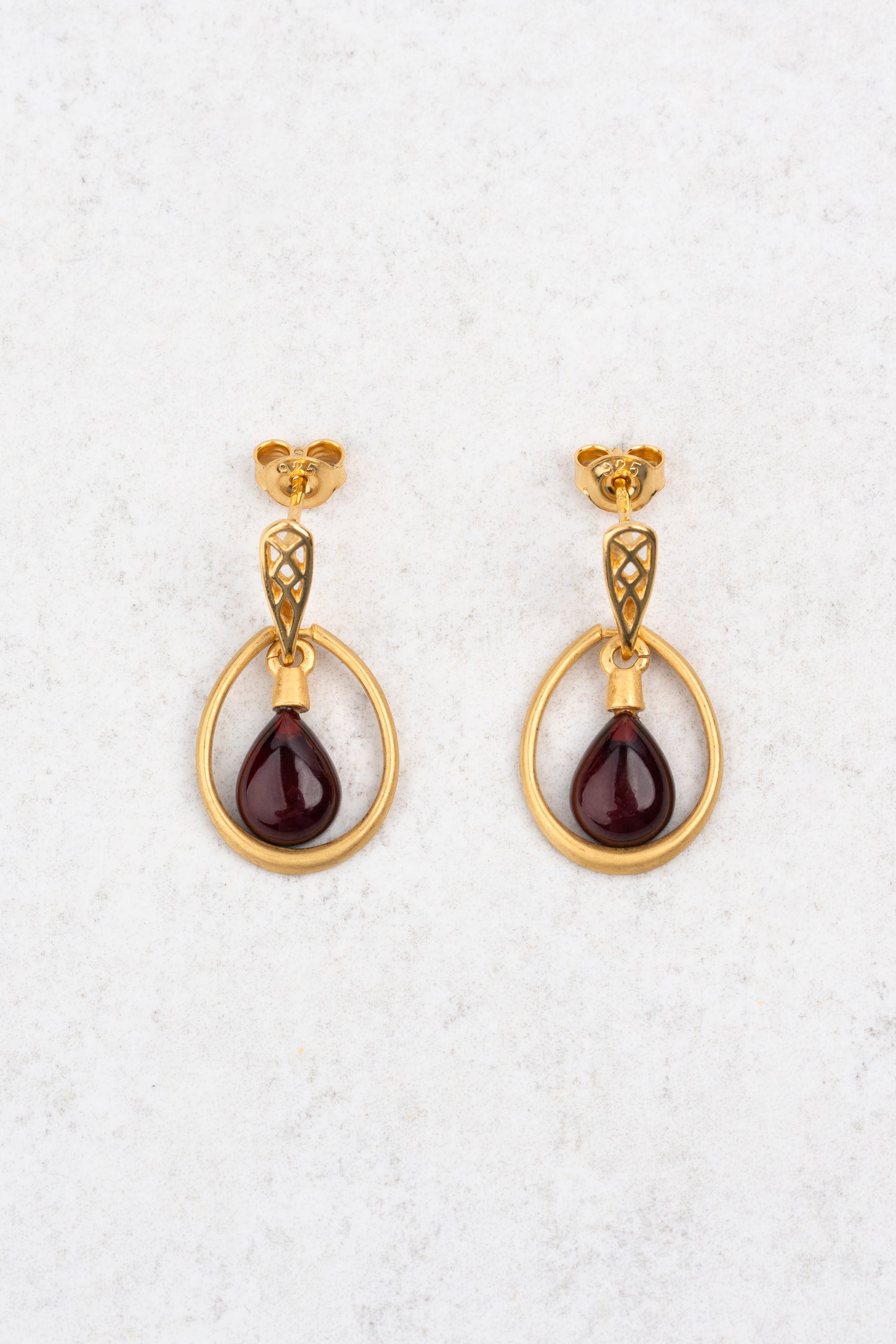 Paauksuoti gintaro auskarai su vyšniniu gintaru „Umbra Solis"