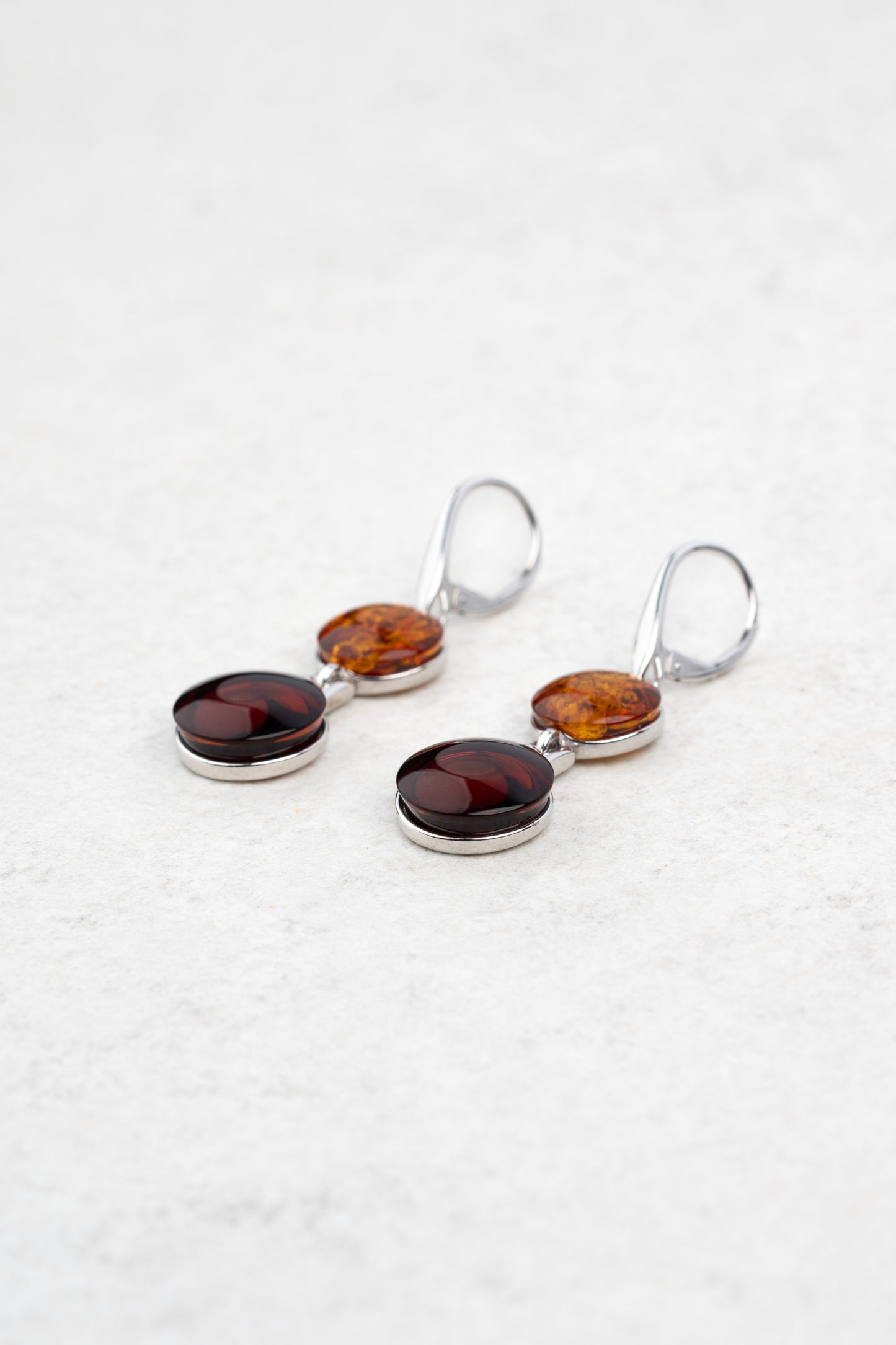 Sidabriniai auskarai su vyšnių ir medaus spalvos gintaru „Ambarum Duo"