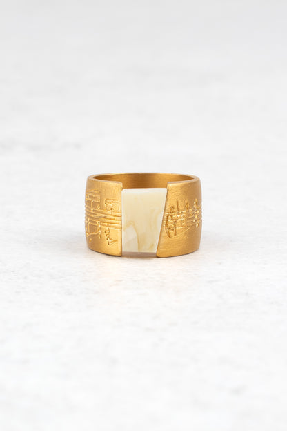 Paauksuotas žiedas su baltuoju gintaru „Lapis Caelestis“