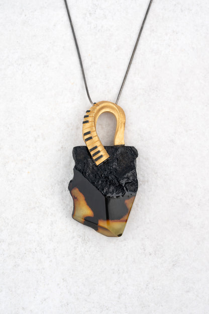 Išskirtinis Baltijos gintaro pakabukas "Pianinum Imperfectum - Atrum Cor"