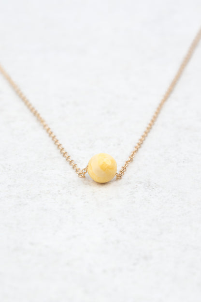 Paauksuotas vėrinys su pienišku Baltijos gintaru „Solitas“