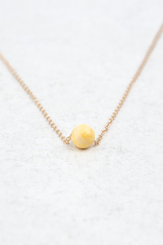 Paauksuotas vėrinys su pienišku Baltijos gintaru „Solitas“