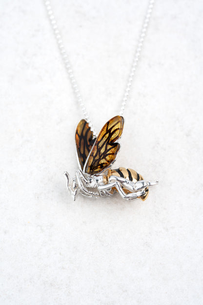 Paauksuotas vėrinys su Baltijos gintaru „Aurata Volans“