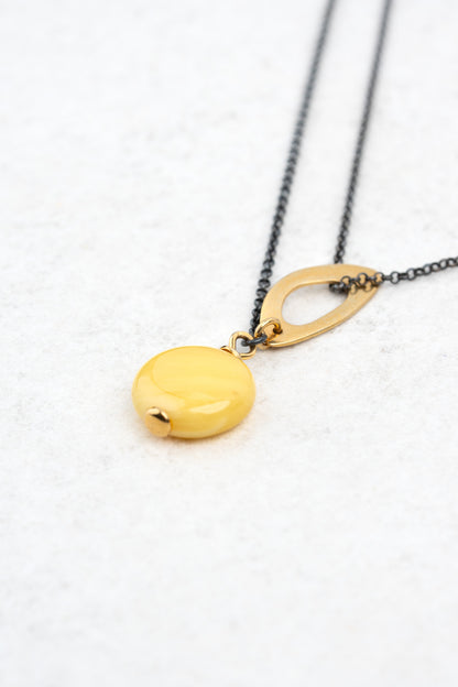 Paauksuotas gintaro pakabukas su geltonuoju gintaru „Nodus Aurum“