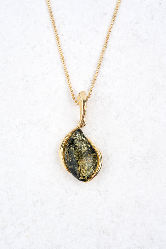 Paauksuotas gintarinis pakabukas su žaliuoju gintaru „Flamma Viridis“