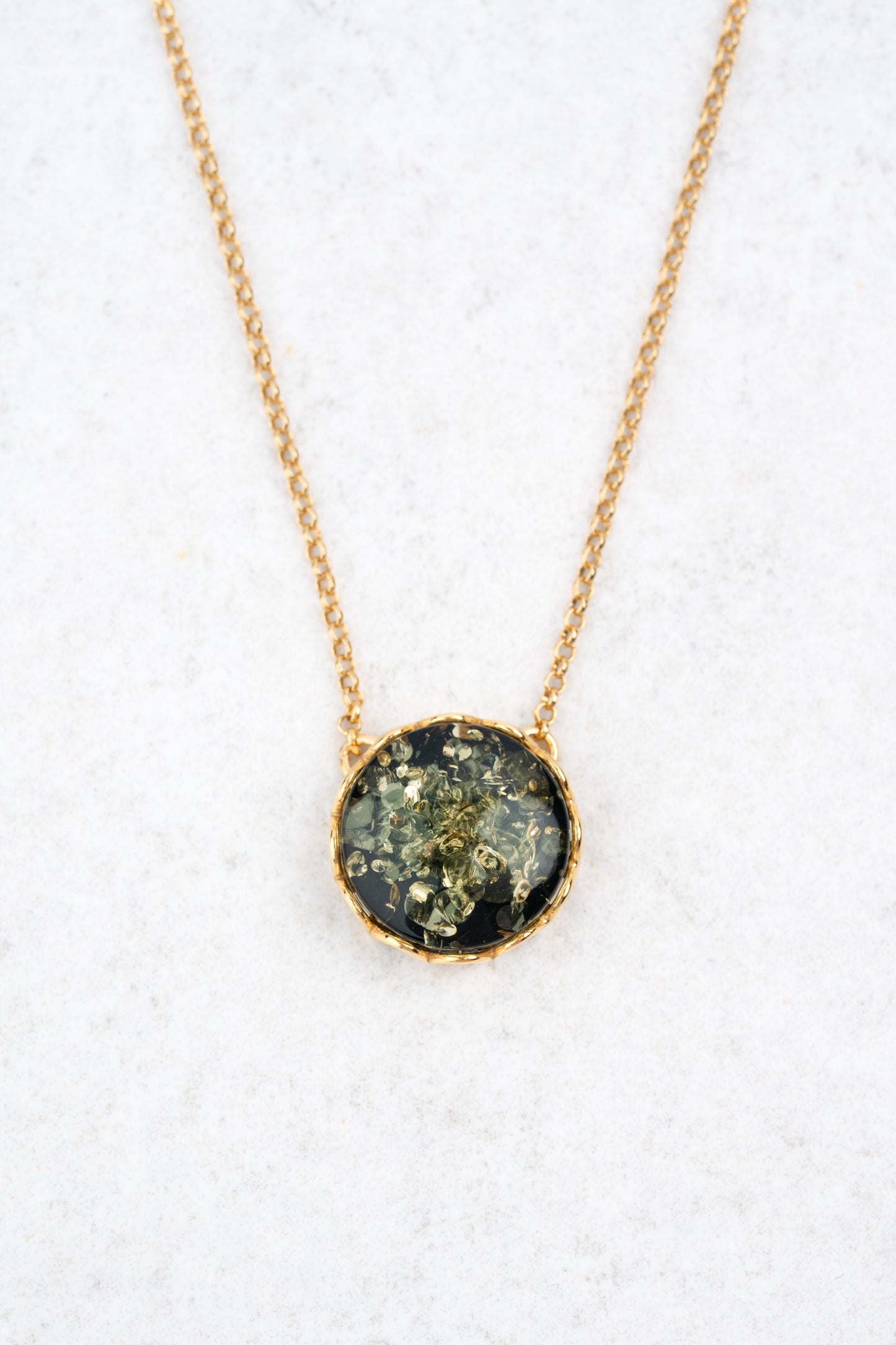 Paauksuotas gintaro pakabukas su žaliuoju gintaru „Aurora Silvarum“