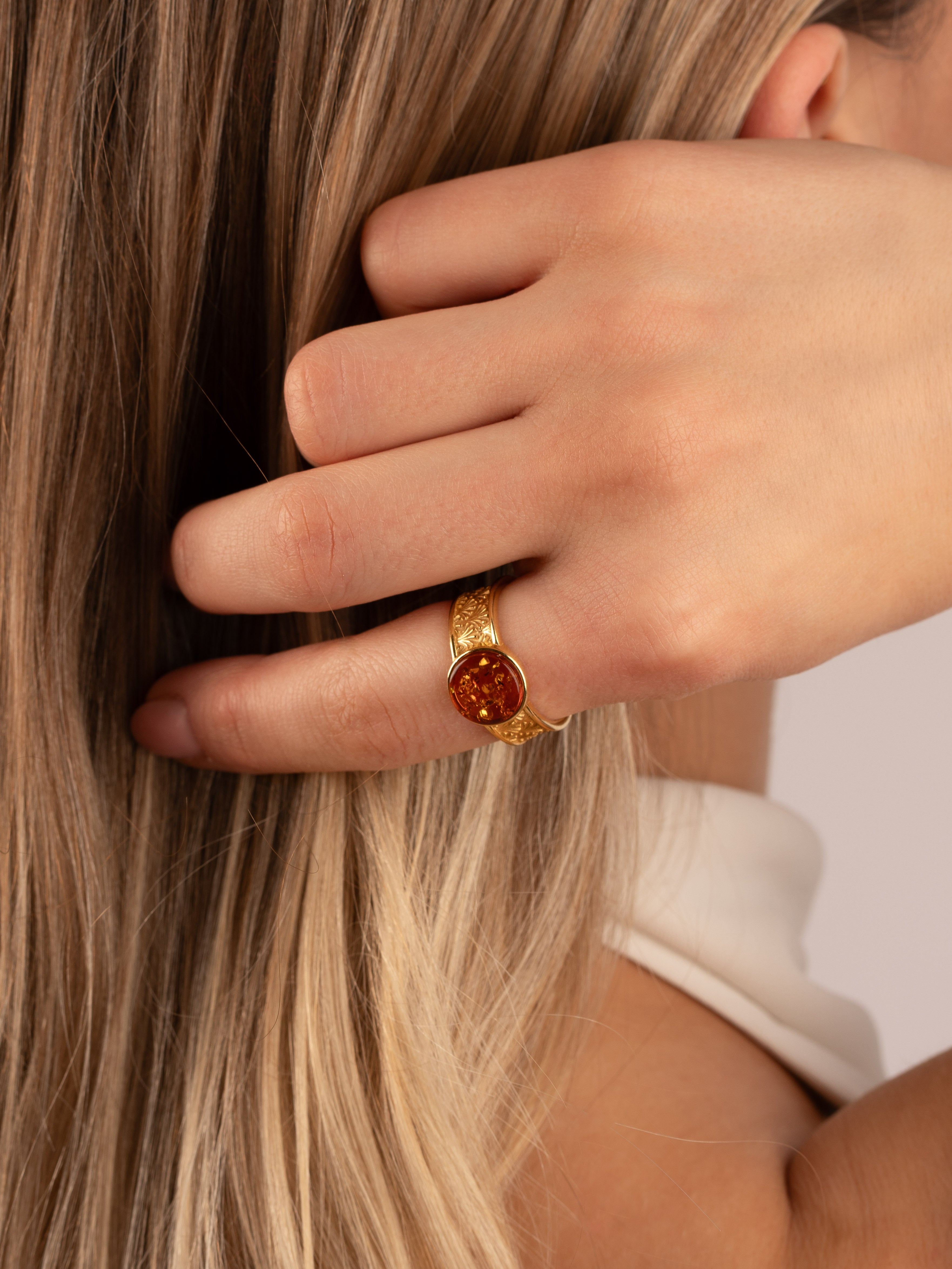 Gold-Plated Amber Ring with Honey-Colored Amber "Memoria Naturae"
