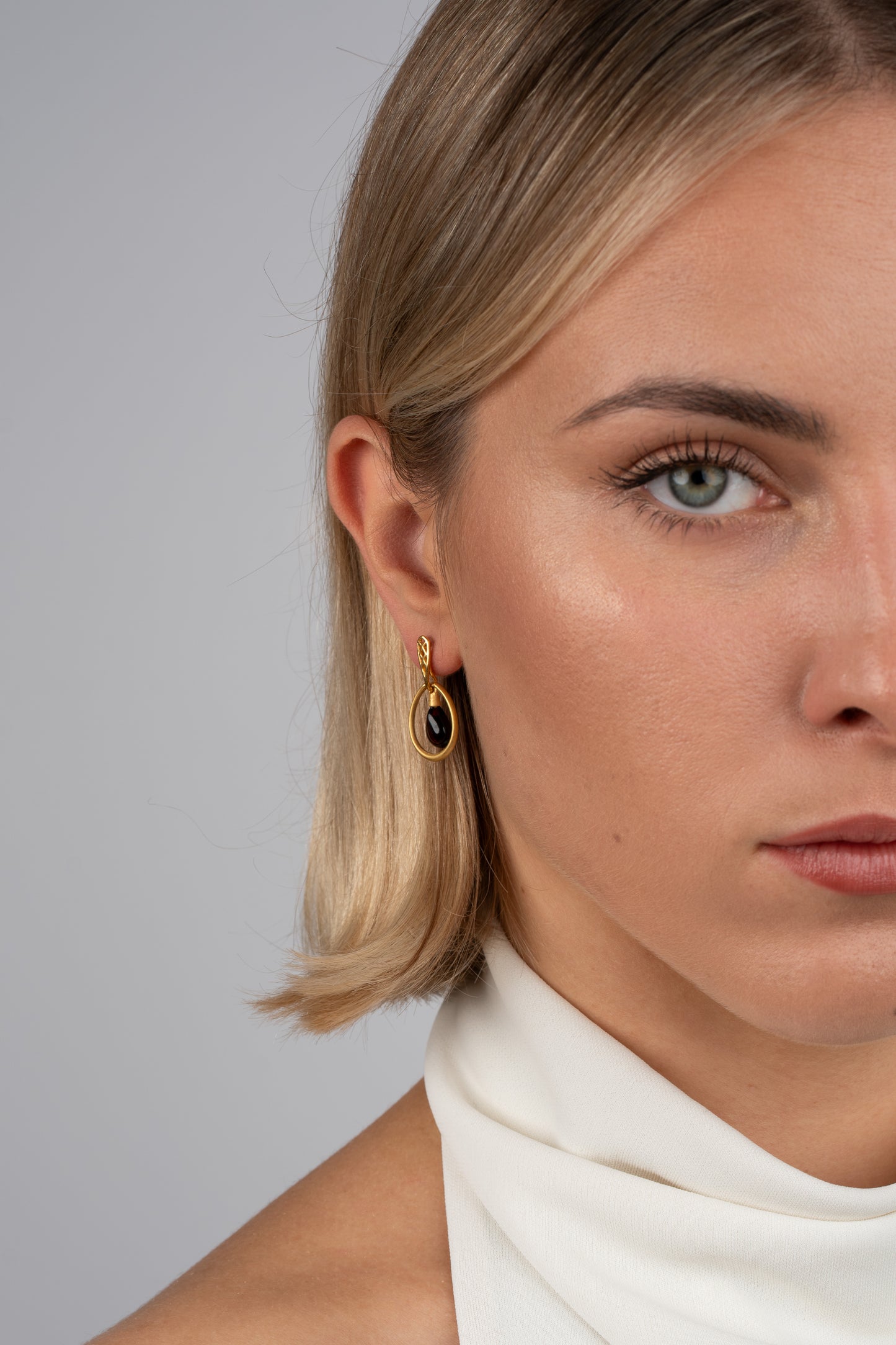 Paauksuoti gintaro auskarai su vyšniniu gintaru „Umbra Solis"