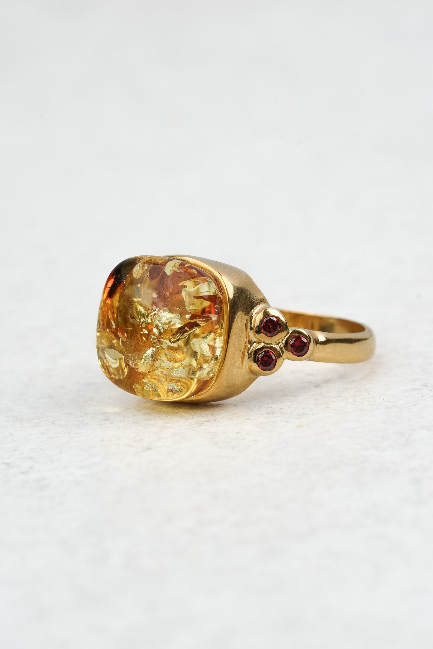 Geltonojo gintaro žiedas "Aurum Umbrae"