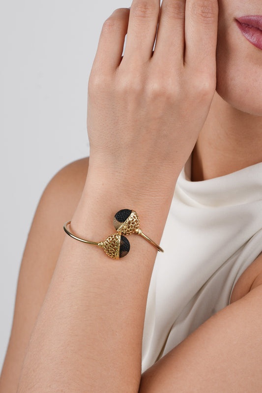 Gold-Plated Bracelet with Cherry Amber "Ars Mutatio"